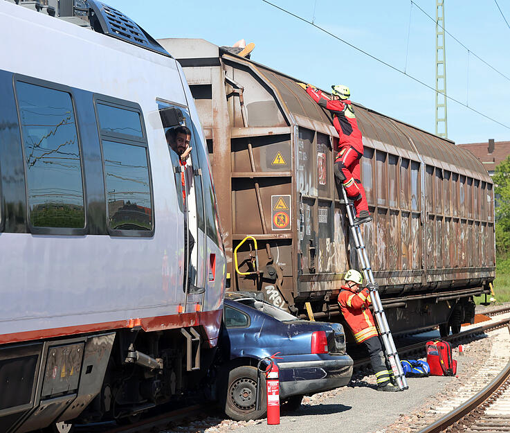 Solche Feuerwehr-&Uuml;bungen sollen daf&uuml;r sorgen, dass die Einsatzkr&auml;fte im Ernstfall gezielter handeln k&ouml;nnen.