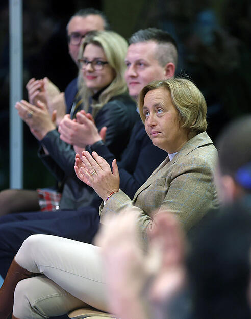 Politische Prominenz bei der AfD-Wahlkampfarena: die stellvertretende AfD-Fraktionsvorsitzende im Bundestag, Beatrix von Storch (rechts) h&auml;lt die letzte von vier Reden.