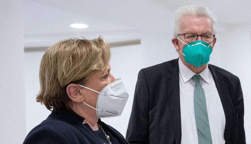 Kultusministerin Susanne Eisenmann (CDU) und Ministerpräsident Winfried Kretschmann (Bündnis 90/Die Grünen. Foto: Archiv/dpa Kultusministerin Susanne Eisenmann (CDU) und Ministerpräsident Winfried Kretschmann (Bündnis 90/Die Grünen. Foto: Archiv/dpa