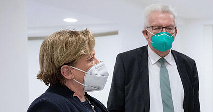 Kultusministerin Susanne Eisenmann (CDU) und Ministerpräsident Winfried Kretschmann (Bündnis 90/Die Grünen. Foto: Archiv/dpa