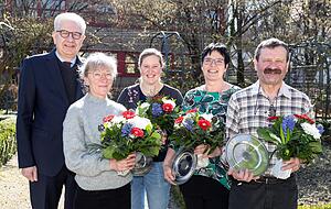 Erster Bürgermeister Martin Diepgen (von links) mit den geehrten Pferdehaltern Rose Kurfiss, Lisa Nonnenmann, Christina Baum und Wolfgang Theuerweckl. Erster Bürgermeister Martin Diepgen (von links) mit den geehrten Pferdehaltern Rose Kurfiss, Lisa Nonnenmann, Christina Baum und Wolfgang Theuerweckl.