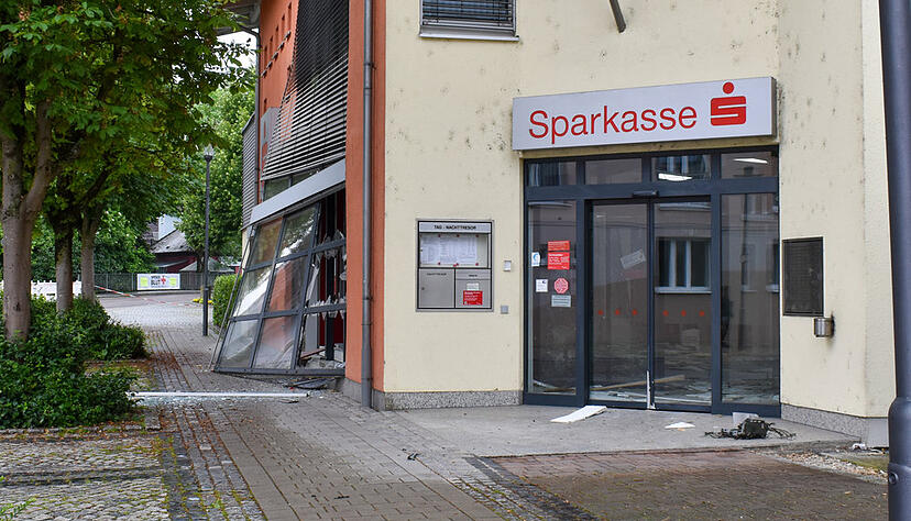 Der Sparkassen-Geldautomat befindet sich in Kupferzell am Marktplatz. Der Sparkassen-Geldautomat befindet sich in Kupferzell am Marktplatz.