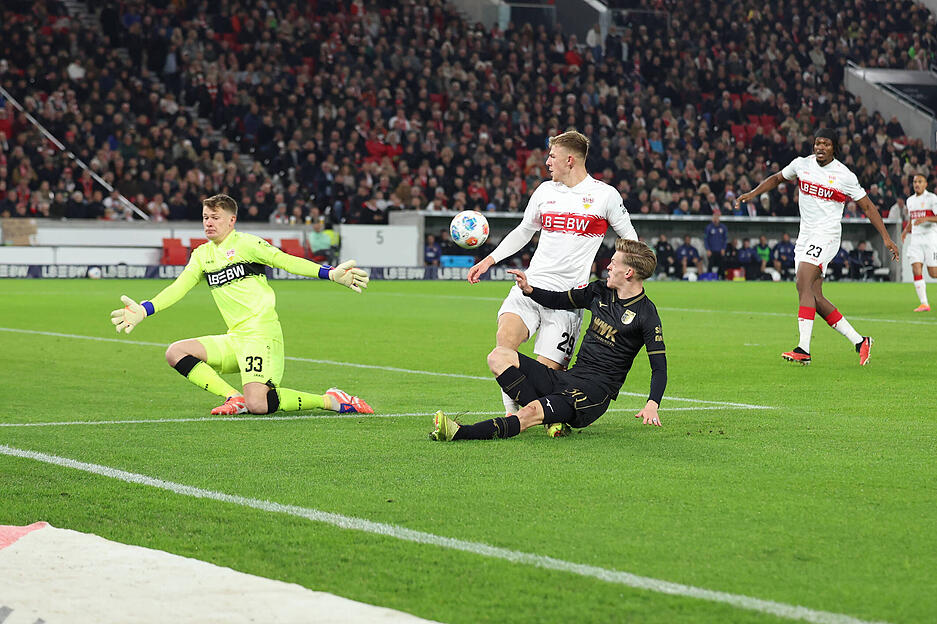 Alexander Nübel: Rettet vor dem 0:1 zweimal bärenstark. Erst im dritten Anlauf trifft der FCA, Nübel war chancenlos. Vor dem 1:2 spielt Nübel einen riskanten Pass. Sonst sicher bei seinen Aktionen. Note: 3,5 Alexander Nübel: Rettet vor dem 0:1 zweimal bärenstark. Erst im dritten Anlauf trifft der FCA, Nübel war chancenlos. Vor dem 1:2 spielt Nübel einen riskanten Pass. Sonst sicher bei seinen Aktionen. Note: 3,5