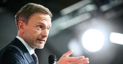 In Sachen Verbrenner-Aus moniert Bundesfinanzminister Christian Lindner (FDP) fehlendes Handeln der EU-Kommission mit Bezug auf Öko-Sprit.