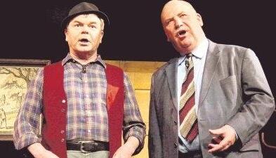 Der Amtsdiener und der Schultes: Hannes und der Bürgermeister brachten an zwei Abenden das Brackenheimer Publikum zum Lachen.Foto: Leonore Welzin