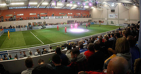 Die Stars von morgen kann man Anfang Januar wieder in Mulfingen erleben. Beim EBM-Papst Hallenmasters bieten hochklassige A-Jugend-Mannschaften ein Fußballspektakel. Die Stars von morgen kann man Anfang Januar wieder in Mulfingen erleben. Beim EBM-Papst Hallenmasters bieten hochklassige A-Jugend-Mannschaften ein Fußballspektakel.