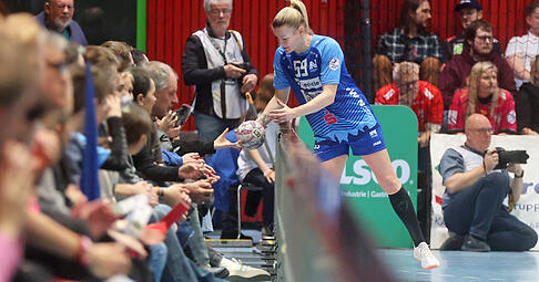 Die Euphorie rund um Antje Dölls Vertragsverlängerung war schnell dahin. Mit ihrer weitgehend isolierten Linksaußen verlor die Sport-Union gegen den SV Union Halle-Neustadt. Die Euphorie rund um Antje Dölls Vertragsverlängerung war schnell dahin. Mit ihrer weitgehend isolierten Linksaußen verlor die Sport-Union gegen den SV Union Halle-Neustadt.