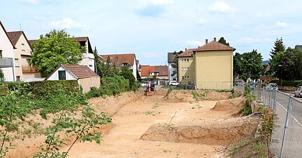 Die Baulücke in der Stockheimer Straße in Böckingen bleibt bis auf weiteres bestehen. Das Gelände ist schwierig. Noch schwieriger für die Stadtsiedlung ist aber die aktuelle Zinsentwicklung.
Foto: Archiv/Seidel Die Baulücke in der Stockheimer Straße in Böckingen bleibt bis auf weiteres bestehen. Das Gelände ist schwierig. Noch schwieriger für die Stadtsiedlung ist aber die aktuelle Zinsentwicklung.
Foto: Archiv/Seidel