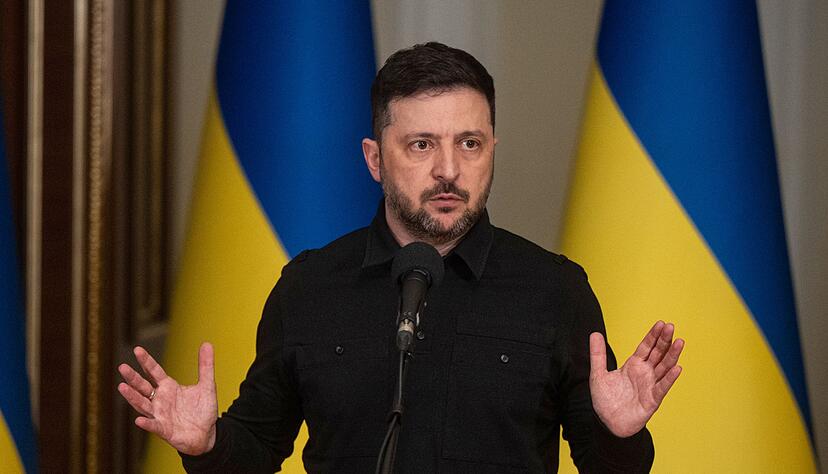 F&uuml;r den ukrainischen Pr&auml;sidenten Wolodymyr Selenskyj sind Wahlen in der vor fast vier Jahren von Russland angegriffenen Ukraine eine Frage der Sicherheit. (Archivbild)