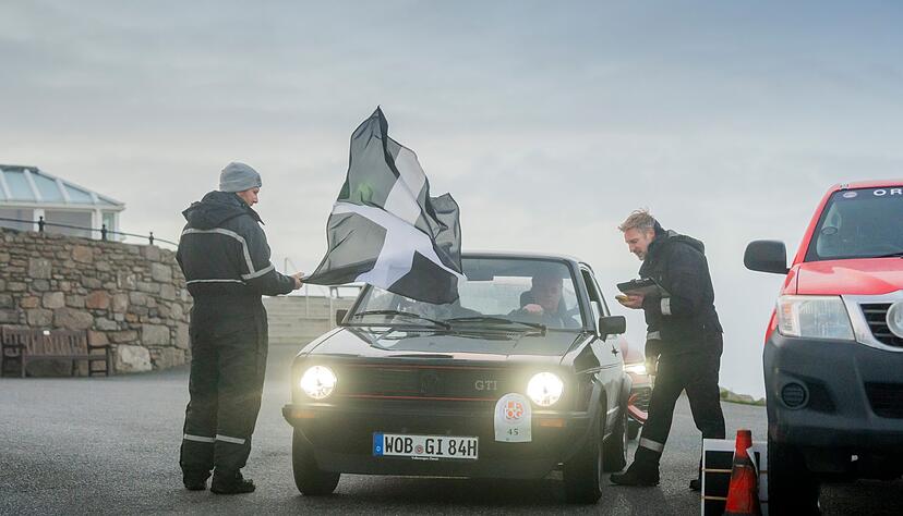 Kantiger Klassiker: Dass die ersten Golf GTI schon ein halbes Jahrhundert auf dem Blech haben - kaum zu glauben, oder?