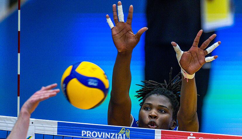 Hände hoch: Krystal Rivers vom Allianz MTV Stuttgart. Hände hoch: Krystal Rivers vom Allianz MTV Stuttgart.