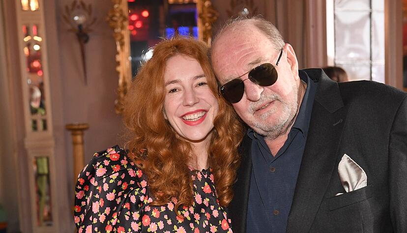 Der Musikproduzent Ralph Siegel ist in vierter Ehe mit Laura Siegel verheiratet. (Archivbild) Der Musikproduzent Ralph Siegel ist in vierter Ehe mit Laura Siegel verheiratet. (Archivbild)