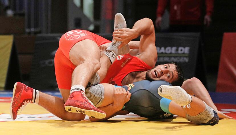 Ramazan Ramazanov (rotes Trikot), Recep Topal und Gadzhimurad Alikhmaev von den Red Devils bilden in Heilbronn derzeit eine Ringer-WG.