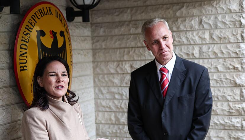 13 Jahre Leerstand der deutschen Botschaft in Damaskus sind beendet. 13 Jahre Leerstand der deutschen Botschaft in Damaskus sind beendet.