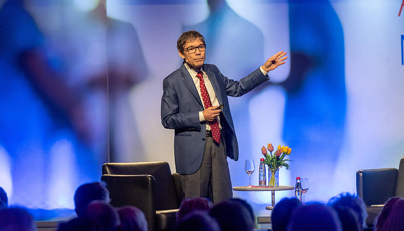 Referent Joachim Maurer spricht über KI und digitale Anwendungen in der Schlafmedizin. Referent Joachim Maurer spricht über KI und digitale Anwendungen in der Schlafmedizin.