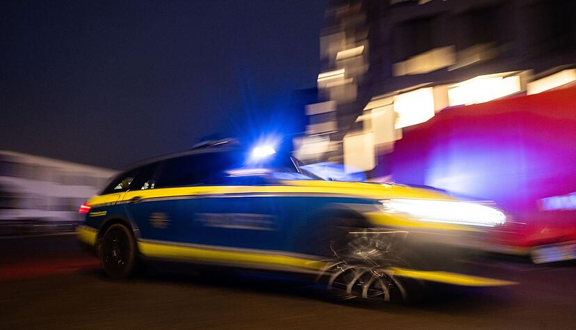 Wie es genau zu dem Unfall kam, war zunächst nicht bekannt. (Symbolbild)