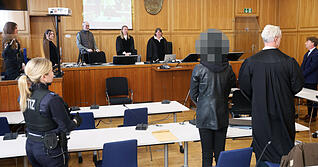 Im Landgericht Heilbronn muss sich eine 44 Jahre alte Frau wegen mutma&szlig;lichen Drogenhandels verantworten.