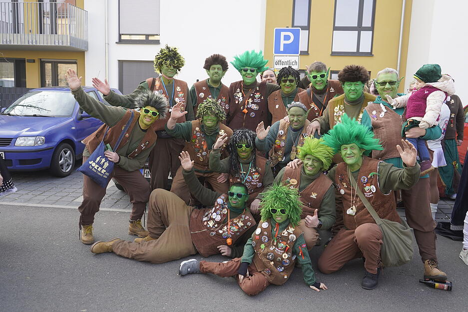 Der Umzug der Jagstfelder Hühnerläuse hat am Sonntag erneut zahlreiche Besucher angelockt. Der Umzug der Jagstfelder Hühnerläuse hat am Sonntag erneut zahlreiche Besucher angelockt.