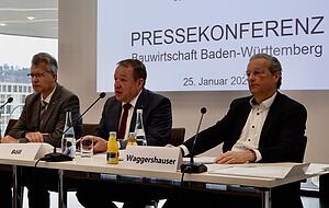 Thomas M&ouml;ller, Hauptgesch&auml;ftsf&uuml;hrer der Bauwirtschaft Baden-W&uuml;rttemberg (von links), Baupr&auml;sident Markus B&ouml;ll und Vizepr&auml;sident Mathias Waggershauser.