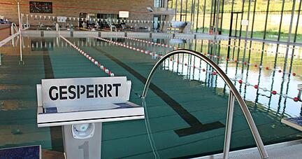 Eine spezielle Konstruktion macht es möglich: Jeweils zehn Schwimmer können im Neckarsulmer Aquatoll-Sportbad in einer Doppelbahn unterwegs sein.
Fotos: Simon Gajer