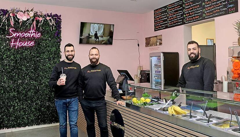 Elias Alkhouri (v. links), Read Alkhoury und George Alkhouri sind die Betreiber des Smoothie-House am Heilbronner Kieselmarkt. Elias Alkhouri (v. links), Read Alkhoury und George Alkhouri sind die Betreiber des Smoothie-House am Heilbronner Kieselmarkt.