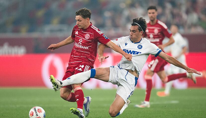 Viele Zweikämpfe lieferten sich Düsseldorf und Karlsruhe.