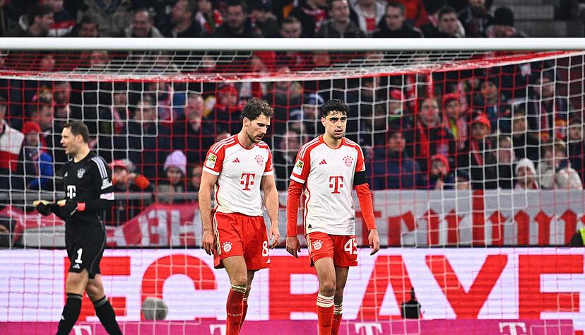 Aleksandar Pavlovic (r.) steht im vorläufigen EM-Kader von Bundestrainer Julian Nagelsmann.