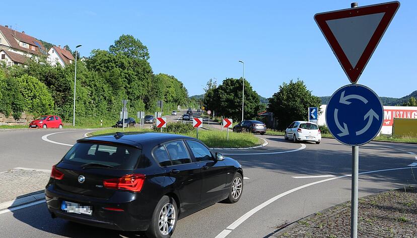 Einer von nur vier Kreisverkehren in Künzelsau ist der beim McDonald’s. Die Stadt musste um dessen Erhalt kämpfen.