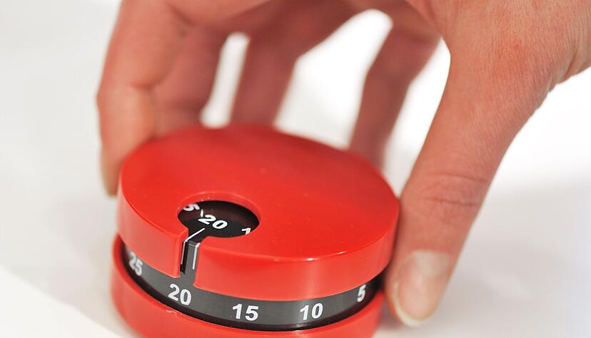 Eine K&uuml;chenuhr dient bei der Pomodoro-Technik als Taktgeber: So befasst man sich zum Beispiel f&uuml;r 25 Minuten mit einer Aufgabe, danach gibt es eine Pause.