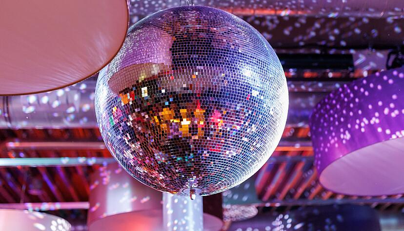 Discokugel adieu? Von einem Clubsterben ist derzeit öfter die Rede - der Nachtleben-Markt hat einige Probleme. (Archivbild) Discokugel adieu? Von einem Clubsterben ist derzeit öfter die Rede - der Nachtleben-Markt hat einige Probleme. (Archivbild)