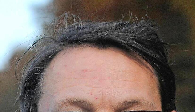 Kann zufrieden sein: Mike Kronwald, der neue Trainer des SV Tiefenbach. Kann zufrieden sein: Mike Kronwald, der neue Trainer des SV Tiefenbach.