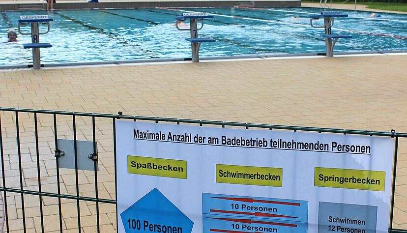 Einige Badegäste sehen die Corona-Regeln auch positiv. Überfüllte Becken und Liegewiesen wird es dank der Corona-Beschränkungen nicht geben.
Foto:Jani