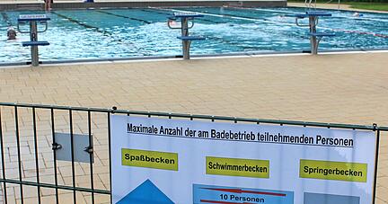 Einige Badegäste sehen die Corona-Regeln auch positiv. Überfüllte Becken und Liegewiesen wird es dank der Corona-Beschränkungen nicht geben.
Foto:Jani