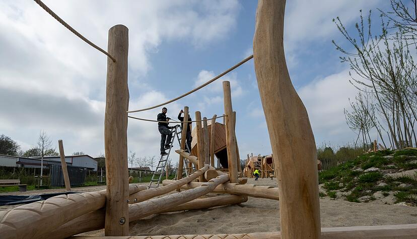 Kinder k&ouml;nnen sich auf Spielpl&auml;tzen austoben.