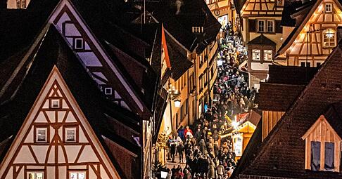 Heimelige Stimmung in Bad Wimpfen: An drei Wochenenden wird die Altstadt wieder zur Kulisse des Altdeutschen Weihnachtsmarktes. Heimelige Stimmung in Bad Wimpfen: An drei Wochenenden wird die Altstadt wieder zur Kulisse des Altdeutschen Weihnachtsmarktes.