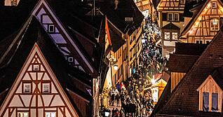 Heimelige Stimmung in Bad Wimpfen: An drei Wochenenden wird die Altstadt wieder zur Kulisse des Altdeutschen Weihnachtsmarktes.