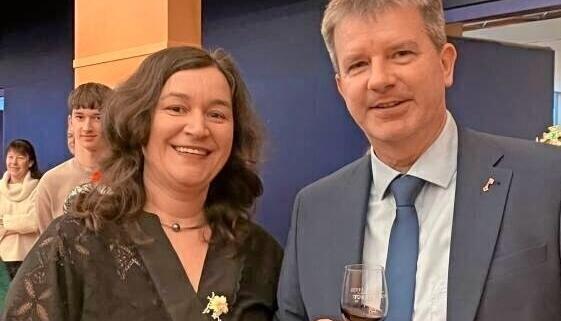 Beim Bürgerempfang der Großen Kreisstadt Öhringen verkündet OB Thilo Michler (hier mit Ehefrau Jutta), ein drittes Mal für das Amt des Oberbürgermeisters kandidieren zu wollen. Beim Bürgerempfang der Großen Kreisstadt Öhringen verkündet OB Thilo Michler (hier mit Ehefrau Jutta), ein drittes Mal für das Amt des Oberbürgermeisters kandidieren zu wollen.