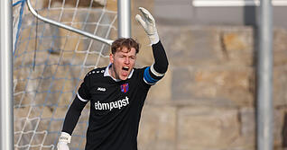 Der &Auml;rger musste raus.Oberligist FSV Hollenbach verlor in Denzlingen mit 3:4. Nach einer 3:0-F&uuml;hrung beim Oberliga-Schlusslicht musste FSV-Torh&uuml;ter Nico Purtscher noch vier mal den Ball aus dem Netz holen.
Foto:Archiv/ Marc Schmerbeck