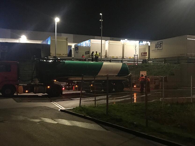 Mitarbeiter des Landratsamts Heilbronn haben auf dem Gelände der Spedition Kühne und Nagel im Ilsfelder Gewerbegebiet einen Fehler in der Kanalisation entdeckt.