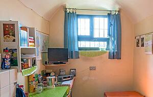 Ein Bett, Waschbecken, Stuhl und Tisch: So sieht eine Zelle für Gefangene heute aus. Derzeit sind in der JVA Heilbronn 330 Männer inhaftiert.
Fotos: Archiv