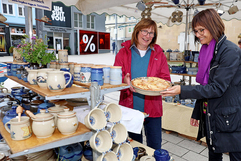 Der Hafenmarkt ist am Freitag von 13 bis 18 Uhr, am Samstag von 11 bis 18 Uhr und am Sonntag von 11 bis 18 Uhr geöffnet. Der Hafenmarkt ist am Freitag von 13 bis 18 Uhr, am Samstag von 11 bis 18 Uhr und am Sonntag von 11 bis 18 Uhr geöffnet.