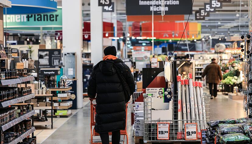 Viele Verbraucher kaufen Baumarktprodukte nicht mehr im Baumarkt, sondern in anderen Geschäften. Viele Verbraucher kaufen Baumarktprodukte nicht mehr im Baumarkt, sondern in anderen Geschäften.