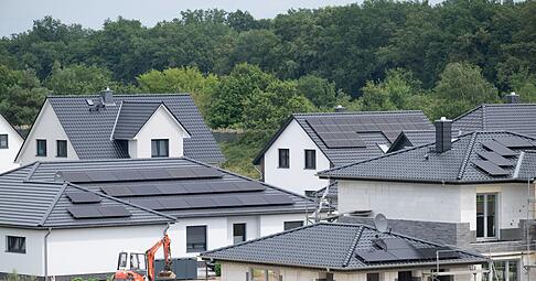 Vorsicht: Einschränkungen, die Bauherren den Zutritt zur Baustelle verwehren, verstecken sich oft in den AGBs eines Bauvertrags.