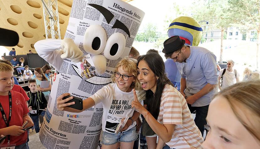 "Cheese": Nach der Pressekonferenz gibt es f&uuml;r jeden ein Selfie.