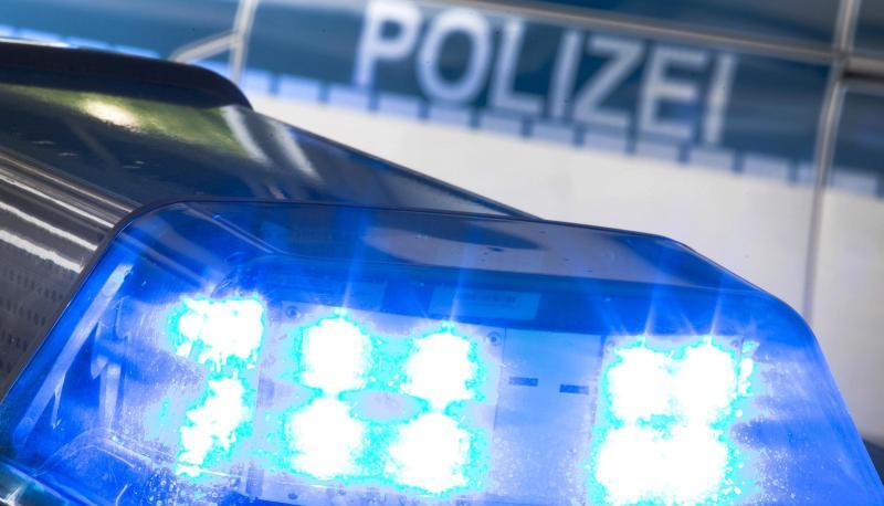 Ein Blaulicht auf dem Dach eines Polizeifahrzeugs. Ein Blaulicht auf dem Dach eines Polizeifahrzeugs.