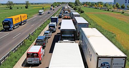 Die A6 durch Hohenlohe ist stellenweise nur provisorisch sechsspurig wie hier bei Waldenburg. Der vollständige Ausbau wird schon seit 2011 geplant. 
Foto: Archiv/Reichert