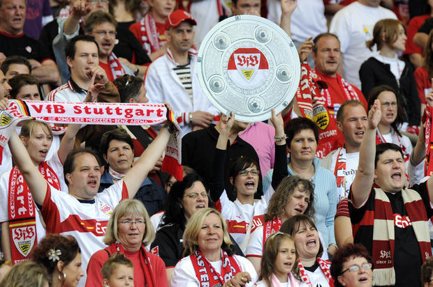 Die VfB-Fans träumen schon lange von einer intensiven Stadion-Atmosphäre, wie sie zum Beispiel die Dortmunder Fans erzeugen. Die VfB-Fans träumen schon lange von einer intensiven Stadion-Atmosphäre, wie sie zum Beispiel die Dortmunder Fans erzeugen.