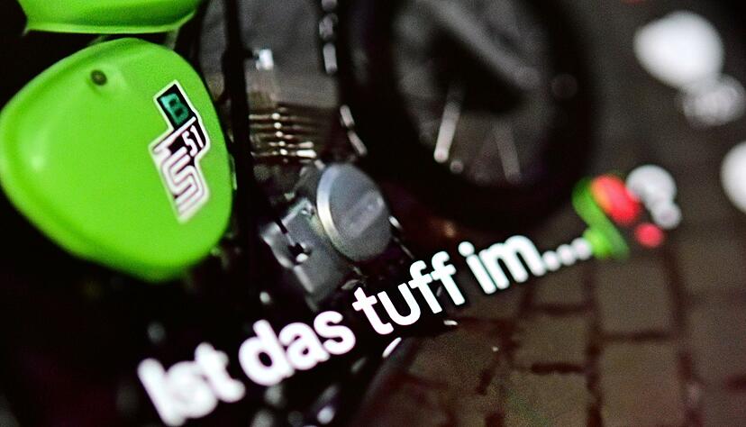 Auch Mopeds der Marke Simson tauchen h&auml;ufig in den Videos auf.