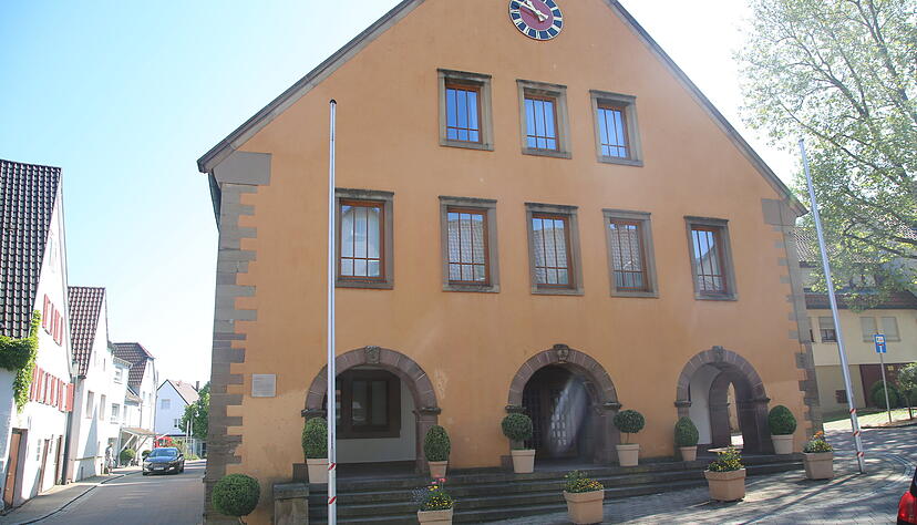 Am Sonntag, dem 01. Februar 2026 k&ouml;nnen die W&auml;hler entscheiden, wer zuk&uuml;nftig den Platz von Thomas Vogl im Rathaus einnimmt.