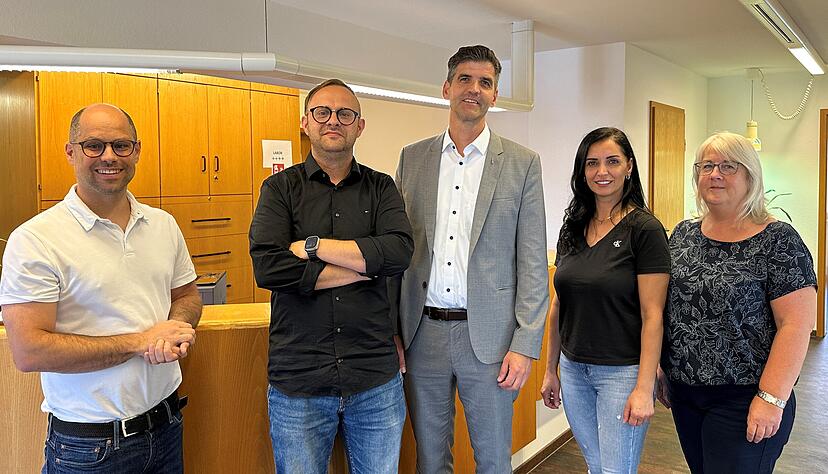 Tobias Neuwirth (von links), Mihai Lupu, Andreas Konrad, Sevda Senlik, und Anette Pfeffer. Niederlassungen in Obereisesheim und Neckarsulm geh&ouml;ren ebenfalls zum Verbund von Neuwirth.